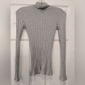 Aritzia Wilfred Free XS Gray Ribbed Mock Neck Long Sleeve Sweater Stretch Knit